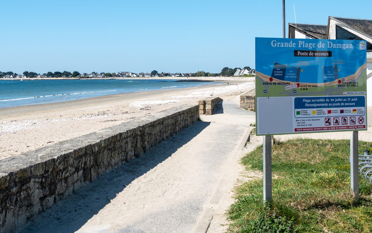 Grande Plage de Damgan, à 5 km du camping Domaine du Morbihan
