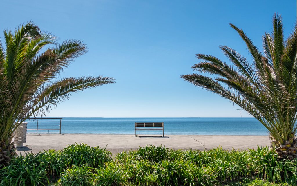 Camping du Morbihan - Banc sur la plage de Damgan